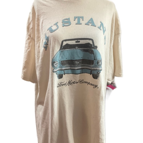 Ford Other - VINTAGE STYLE: FORD MUSTANG graphic short sleeved t shirt.